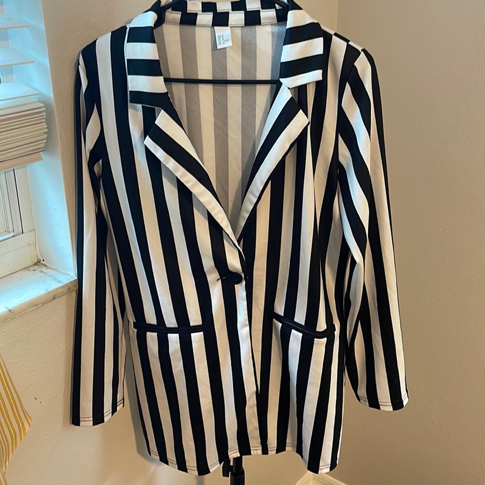 Medium striped blazer